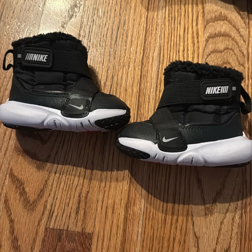 Nike Boots size 6 Toddler